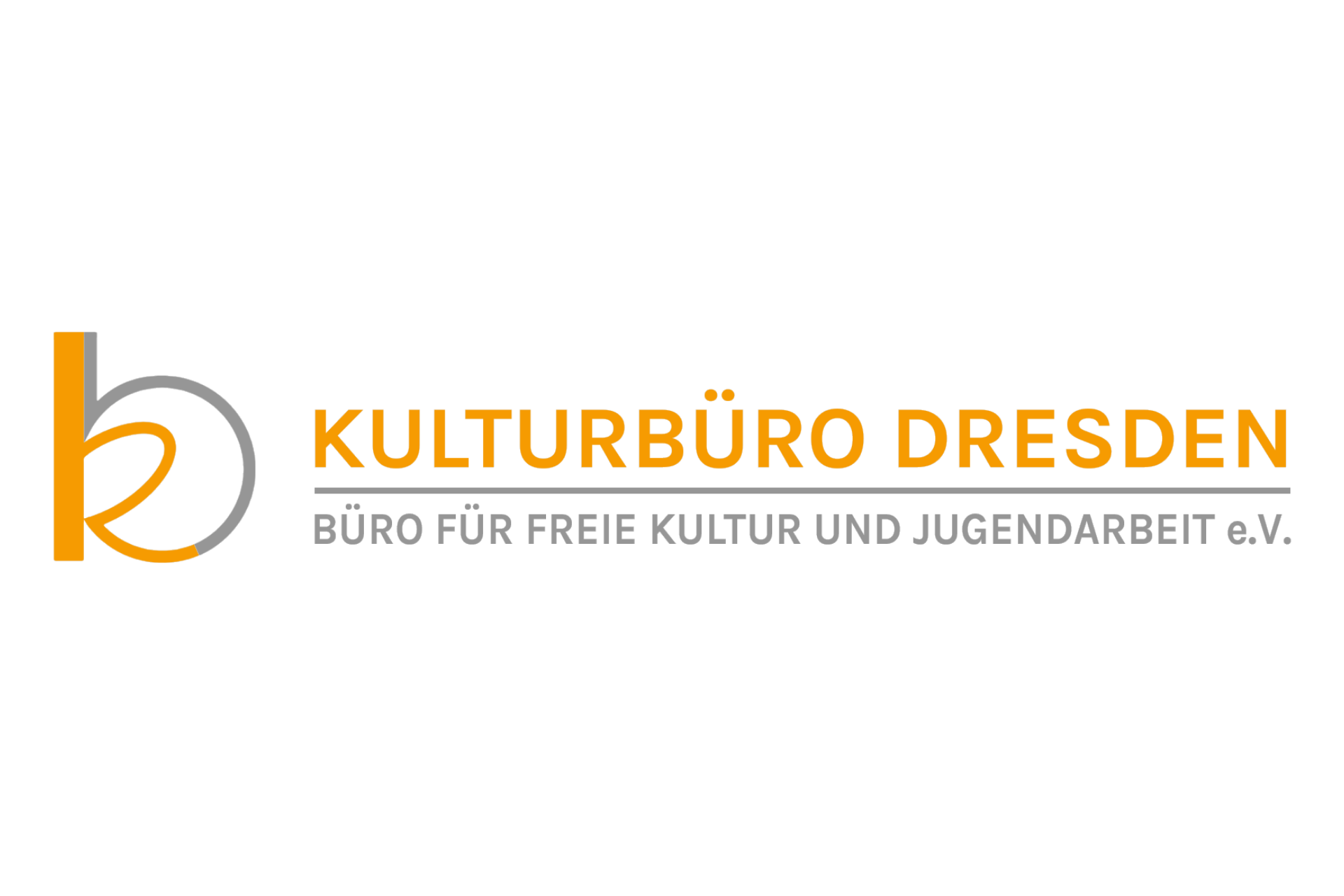 Das Logo für das „KULTURBÜRO DRESDEN“ besteht auf der linken Seite aus einem stilisierten, grafischen Element, das eine Kombination aus den Buchstaben „b“ und „k“ darstellt. Dabei ist der vertikale Strich des „b“ orangefarben, während die restlichen Formen in Grau und Orange gehalten sind. Rechts daneben steht in einer serifenlosen, orangefarbenen Schrift der Haupttitel „KULTURBÜRO DRESDEN“. Darunter befindet sich eine graue Trennlinie und in kleinerer, grauer Schrift die Bezeichnung „BÜRO FÜR FREIE KULTUR UND JUGENDARBEIT e.V.“.
