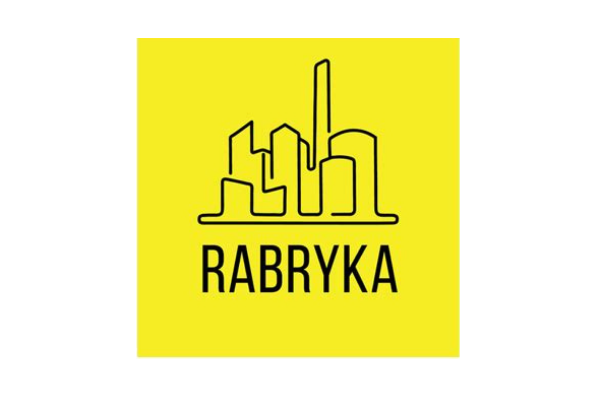 Das Logo der „RABRYKA“ ist in einem kontrastreichen Schwarz-Gelb-Schema gestaltet. Es besteht aus einem quadratischen, leuchtend gelben Hintergrund, auf dem sich mittig eine schwarze Grafik und ein Schriftzug befinden. Bildmarke: Eine minimalistische Illustration, die aus einer einzigen, durchgehenden schwarzen Linie besteht. Diese Linie formt die Silhouette einer Industrielandschaft oder Fabrikanlage mit mehreren Gebäuden unterschiedlicher Höhe und einem markanten, hohen Schornstein auf der rechten Seite. Schriftzug: Direkt unter der Grafik steht das Wort „RABRYKA“ in einer schmalen, serifenlosen und schwarzen Blockschrift.